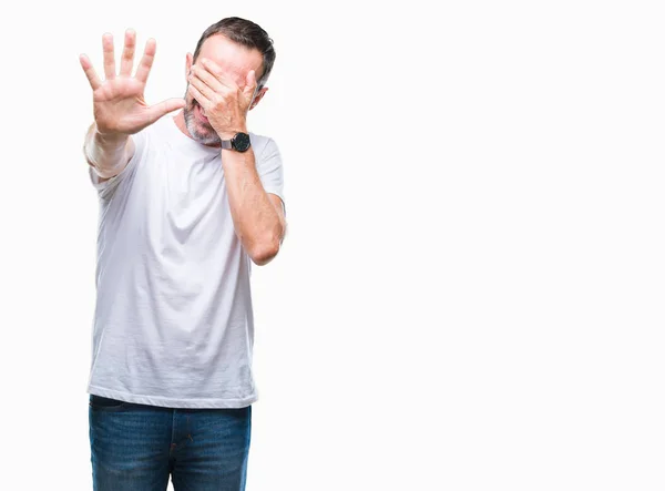 Hombre Mediana Edad Con Camiseta Blanca Sobre Fondo Aislado Cubriendo —  Fotos de Stock