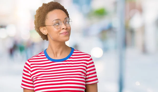 Bela Jovem Afro Americana Mulher Vestindo Óculos Sobre Isolado Fundo — Fotografia de Stock