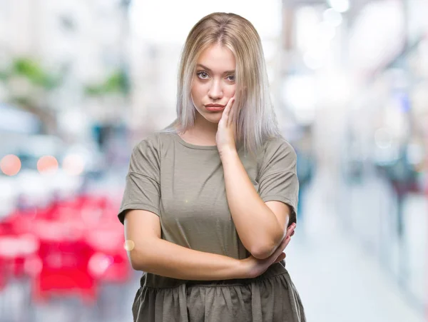 Unga Blonda Kvinnan Över Isolerade Bakgrund Tänkande Ser Trött Och — Stockfoto