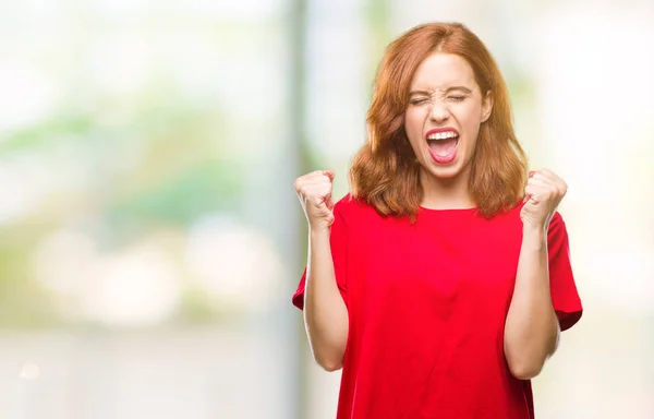 Joven Mujer Hermosa Sobre Fondo Aislado Emocionado Por Éxito Con — Foto de Stock