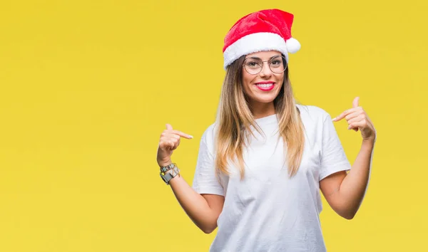 Jeune Belle Femme Portant Chapeau Noël Sur Fond Isolé Regardant — Photo