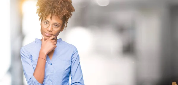 Belle Jeune Femme Affaires Afro Américaine Sur Fond Isolé Regardant — Photo