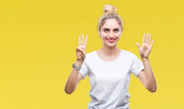 Jonge Mooie Blonde Vrouw Met Witte Shirt Geïsoleerde Achtergrond Weergeven — Stockfoto