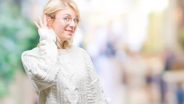 Junge Schöne Blonde Frau Mit Winterpullover Und Brille Vor Isoliertem — Stockfoto