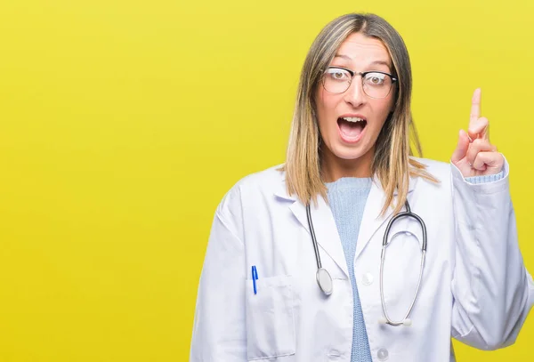 Joven Hermosa Mujer Doctor Auriculares Sobre Fondo Aislado Señalando Dedo —  Fotos de Stock