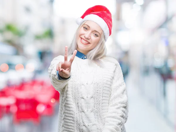 Jeune Femme Blonde Portant Chapeau Noël Sur Fond Isolé Souriant — Photo