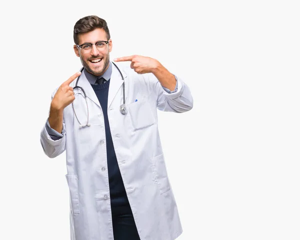 Young Handsome Doctor Man Isolated Background Smiling Confident Showing Pointing — Stock Photo, Image