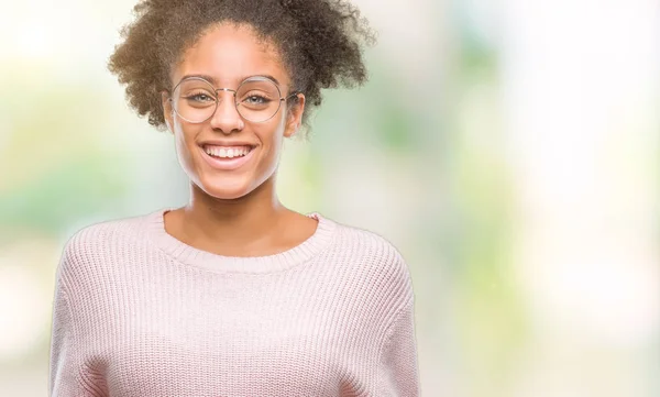 Jovem Afro Americana Vestindo Óculos Sobre Fundo Isolado Com Sorriso — Fotografia de Stock