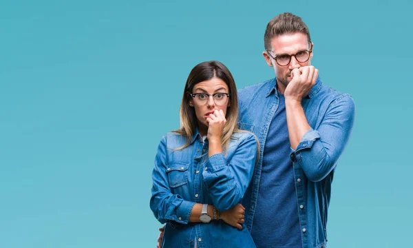 Pareja Joven Enamorada Usando Gafas Sobre Fondo Aislado Que Estresada — Foto de Stock