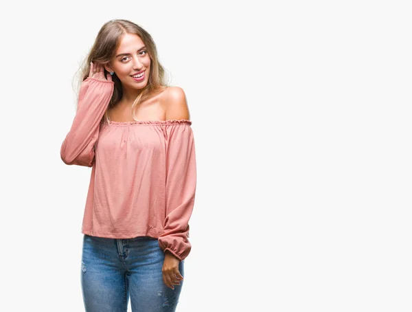 Hermosa Joven Rubia Sobre Fondo Aislado Sonriendo Con Mano Sobre — Foto de Stock