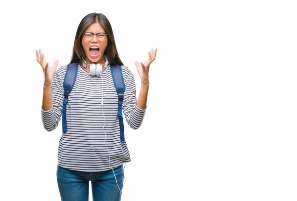 Jonge Aziatische Student Vrouw Hoofdtelefoons Rugzak Dragen Geïsoleerd Achtergrond Gek — Stockfoto