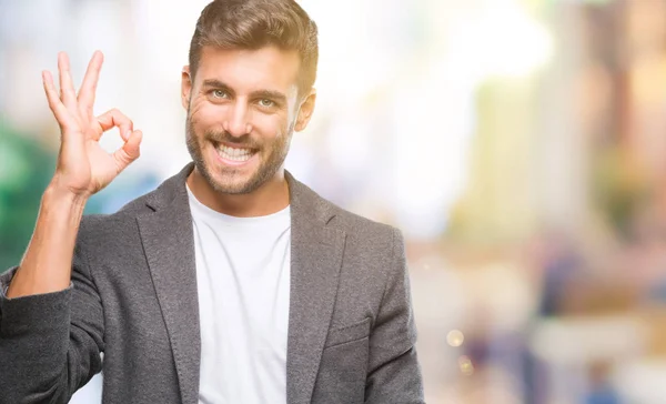 Genç Yakışıklı Adamı Izole Arka Plan Parmaklar Işaretiyle Yapıyor Olumlu — Stok fotoğraf