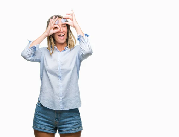 Mooie Jongedame Dragen Van Een Zonnebril Geïsoleerde Achtergrond Doen Gebaar — Stockfoto