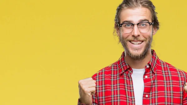 Homem Bonito Jovem Com Cabelos Longos Vestindo Óculos Sobre Fundo — Fotografia de Stock