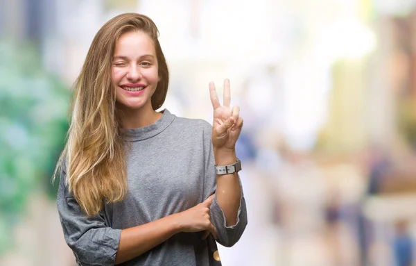 Jovem Bela Mulher Loira Sobre Fundo Isolado Sorrindo Com Rosto — Fotografia de Stock