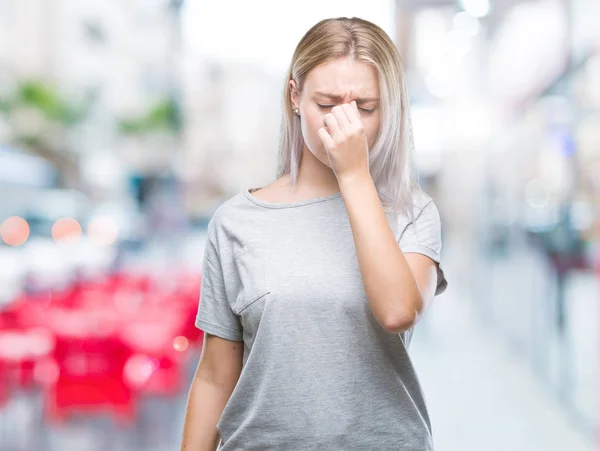 Mujer Rubia Joven Sobre Fondo Aislado Cansado Frotando Nariz Los — Foto de Stock