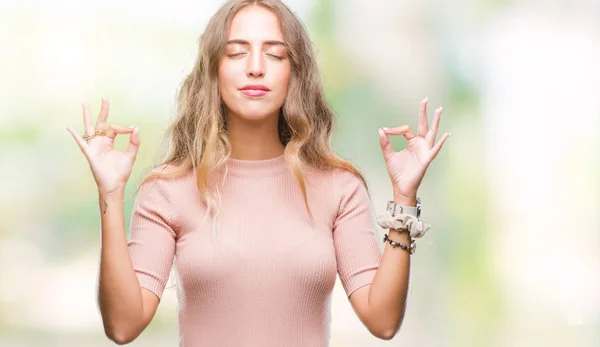 Mooie Jonge Blonde Vrouw Geïsoleerde Achtergrond Ontspannen Lachend Met Ogen — Stockfoto