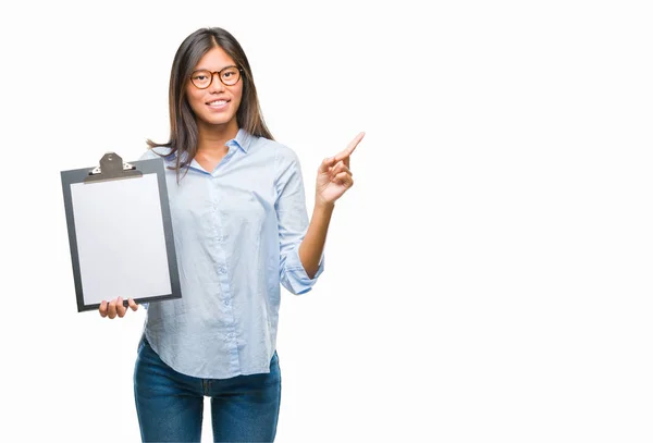 Giovane Donna Affari Asiatica Sfondo Isolato Tenendo Appunti Molto Felice — Foto Stock