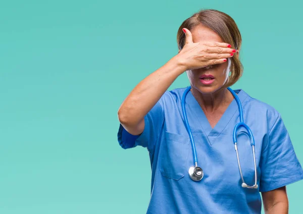 Krankenschwester Mittleren Alters Ärztin Über Isolierten Hintergrund Lächelnd Und Lachend — Stockfoto