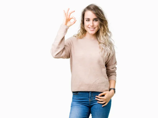 Hermosa Mujer Rubia Joven Con Sudadera Sobre Fondo Aislado Sonriendo — Foto de Stock