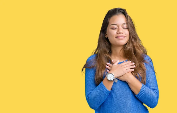 Joven Mujer Morena Hermosa Con Suéter Azul Sobre Fondo Aislado — Foto de Stock