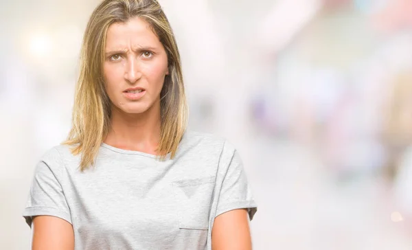 Joven Mujer Hermosa Sobre Fondo Aislado Escéptico Nervioso Desaprobando Expresión —  Fotos de Stock