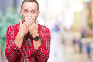 Orta yaş üzerinde izole arka plan ağız hata için elleriyle kapsayan şok ağarmış komuta sizde. Gizli kavramı.