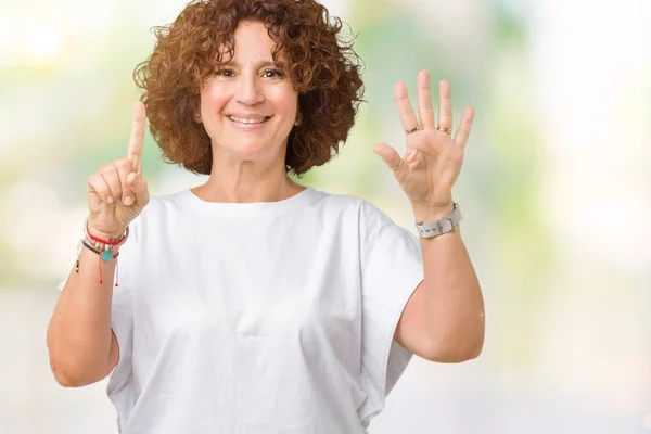 Hermosa Mujer Mediana Edad Ager Vistiendo Camiseta Blanca Sobre Fondo — Foto de Stock