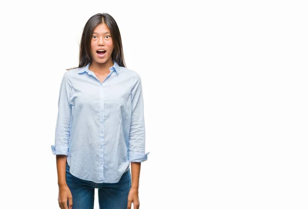 Unga Asiatiska Affärskvinna Över Isolerade Bakgrund Rädd Och Chockad Med — Stockfoto