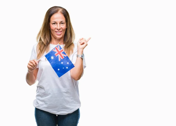 Középkorú Spanyol Holding Ausztrália Zászlaja Alatt Elszigetelt Háttér Nagyon Boldog — Stock Fotó