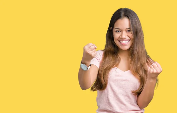 Jovem Bela Mulher Morena Vestindo Camiseta Rosa Sobre Fundo Isolado — Fotografia de Stock