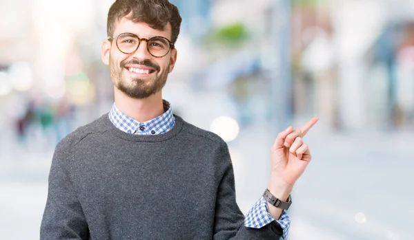 Junger Gut Aussehender Smarter Mann Mit Brille Über Isoliertem Hintergrund — Stockfoto