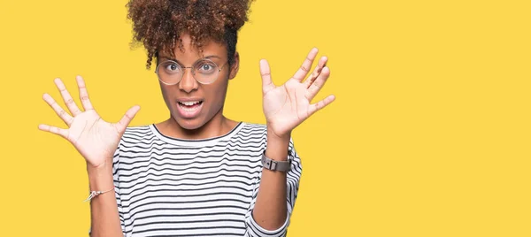 Mooie Jonge African American Vrouw Het Dragen Van Bril Geïsoleerde — Stockfoto