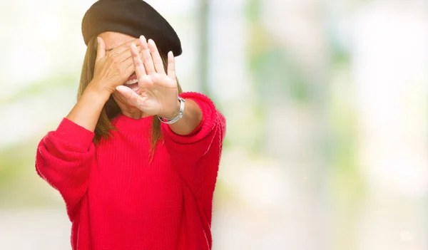 Middle Age Adult Woman Wearing Fashion Beret Isolated Background Covering — Stock Photo, Image