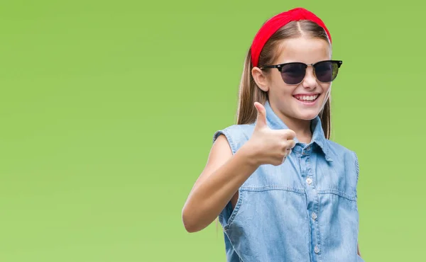 Joven Hermosa Chica Con Gafas Sol Sobre Fondo Aislado Haciendo —  Fotos de Stock