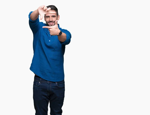 Jovem Homem Bonito Sobre Fundo Isolado Sorrindo Fazendo Quadro Com — Fotografia de Stock