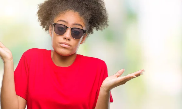 Young Afro American Woman Wearing Sunglasses Isolated Background Clueless Confused — Stock Photo, Image