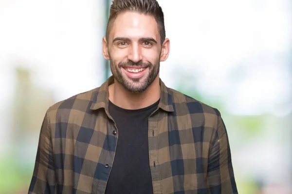 Joven Hombre Guapo Sobre Fondo Aislado Con Una Sonrisa Feliz —  Fotos de Stock