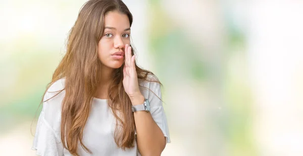 Junge Schöne Brünette Geschäftsfrau Über Isolierte Hintergrund Hand Auf Mund — Stockfoto