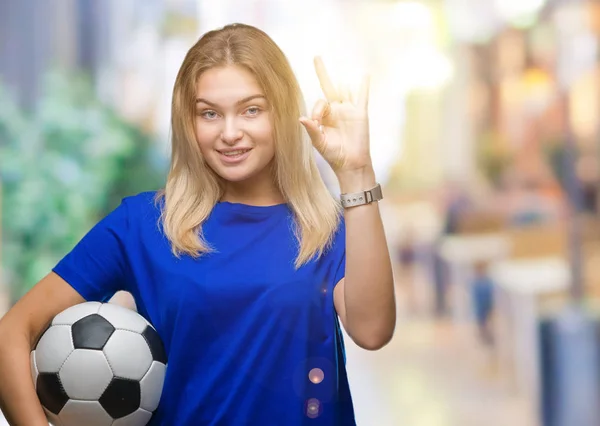 Jeune Femme Caucasienne Tenant Ballon Football Sur Fond Isolé Faisant — Photo