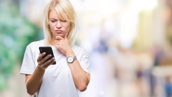 Jovem Bela Mulher Loira Usando Smartphone Sobre Fundo Isolado Rosto — Fotografia de Stock