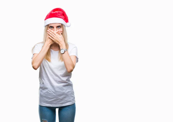 Jovem Linda Mulher Loira Chapéu Natal Sobre Fundo Isolado Chocado — Fotografia de Stock