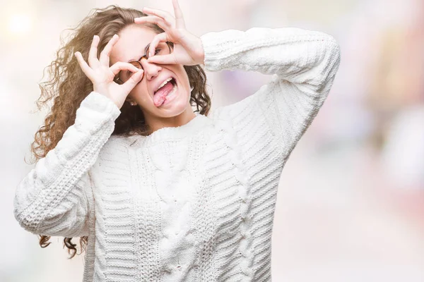 Linda Morena Cabelo Encaracolado Menina Vestindo Camisola Inverno Sobre Fundo — Fotografia de Stock