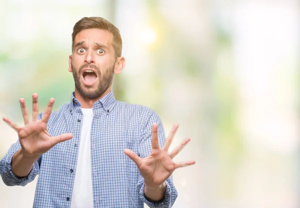 Jonge Knappe Man Dragen Witte Shirt Geïsoleerde Achtergrond Bang Doodsbang — Stockfoto