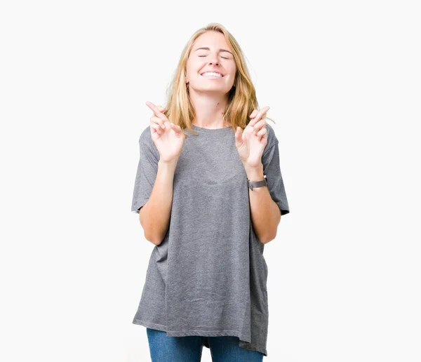 Hermosa Mujer Joven Con Una Camiseta Informal Gran Tamaño Sobre —  Fotos de Stock