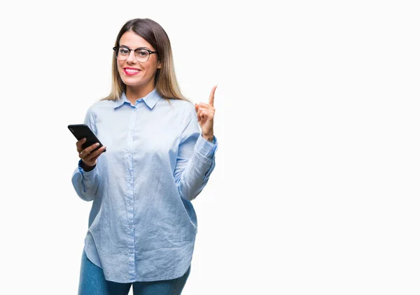 Giovane Bella Donna Affari Sms Messaggio Utilizzando Smartphone Sfondo Isolato — Foto Stock