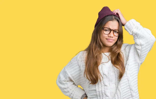 Junge Schöne Brünette Hipsterfrau Mit Brille Und Wintermütze Über Isoliertem — Stockfoto