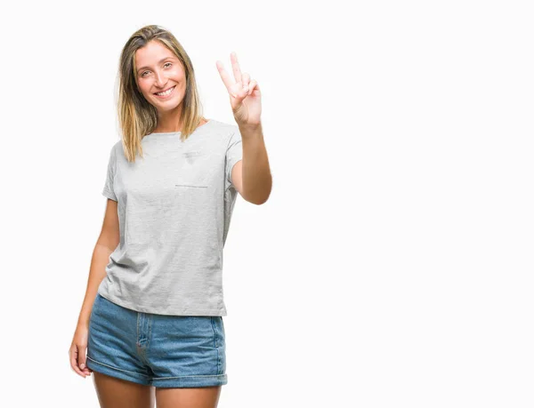 Jovem Bela Mulher Sobre Fundo Isolado Sorrindo Olhando Para Câmera — Fotografia de Stock