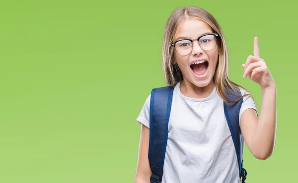 年轻漂亮聪明的学生女孩穿着背包在孤立的背景下 指着成功的想法 退出和快乐 第一个 — 图库照片