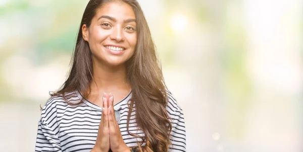 Jonge Mooie Arabische Vrouw Dragen Van Een Zonnebril Geïsoleerde Achtergrond — Stockfoto